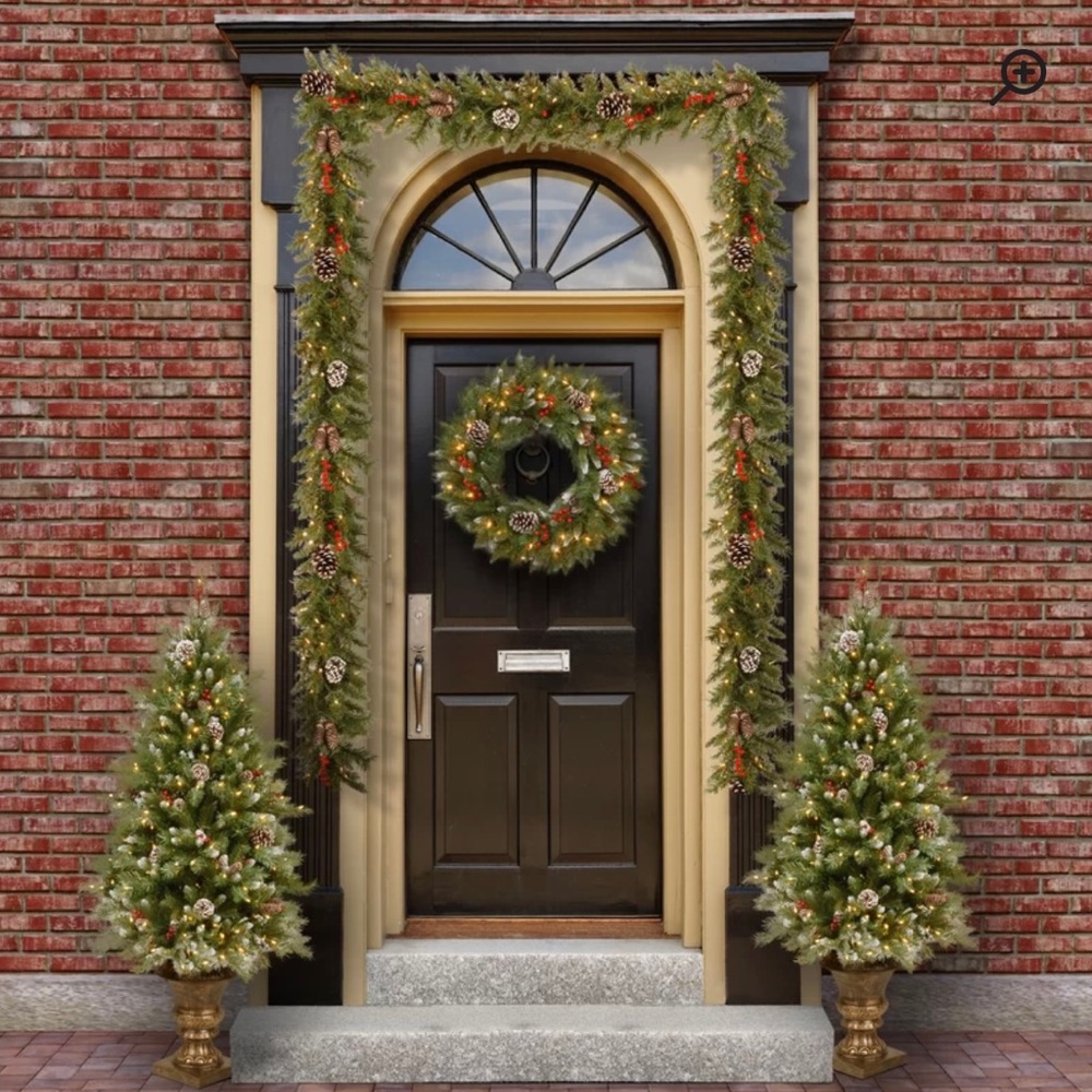 Lighted Garland (9-feet)